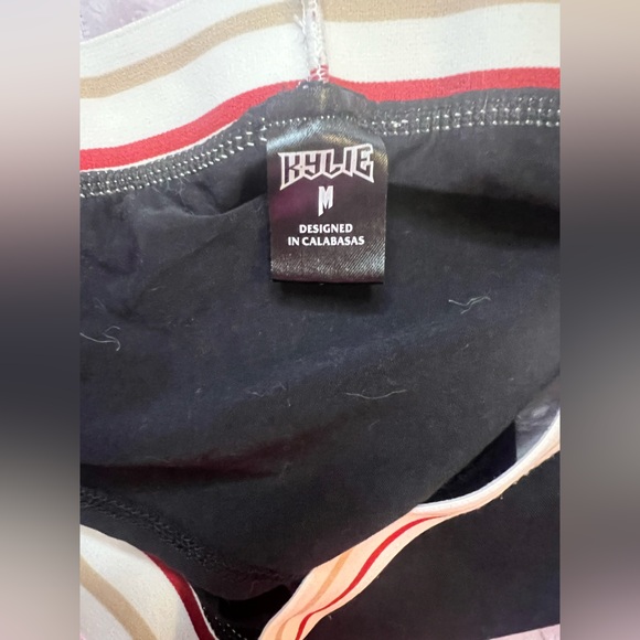 🌟 Kylie Era Relic – Collector’s Item 🌟 Kylie Jenner “Designed in Calabasas” Set - Picture 7 of 10